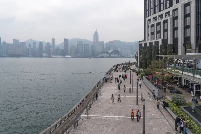 星光大道海濱長廊，對岸係港島