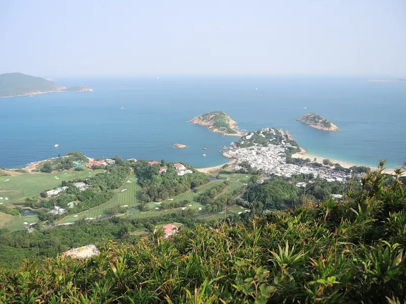 由龍脊山脊望落石澳高爾夫球場、村落同小島