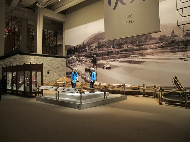 歷史博物館民俗文化展區,展出傳統木船