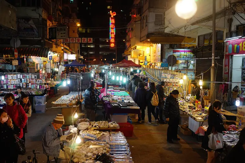 廟街夜市攤檔同人潮